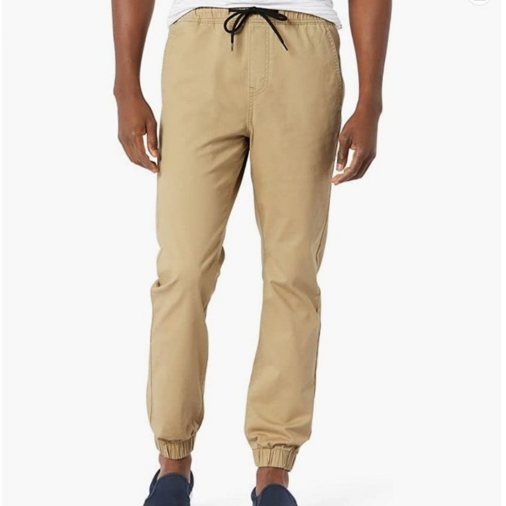 Signature by Levi Strauss & Co. Men's Khaki Cargo Joggers Men's Small